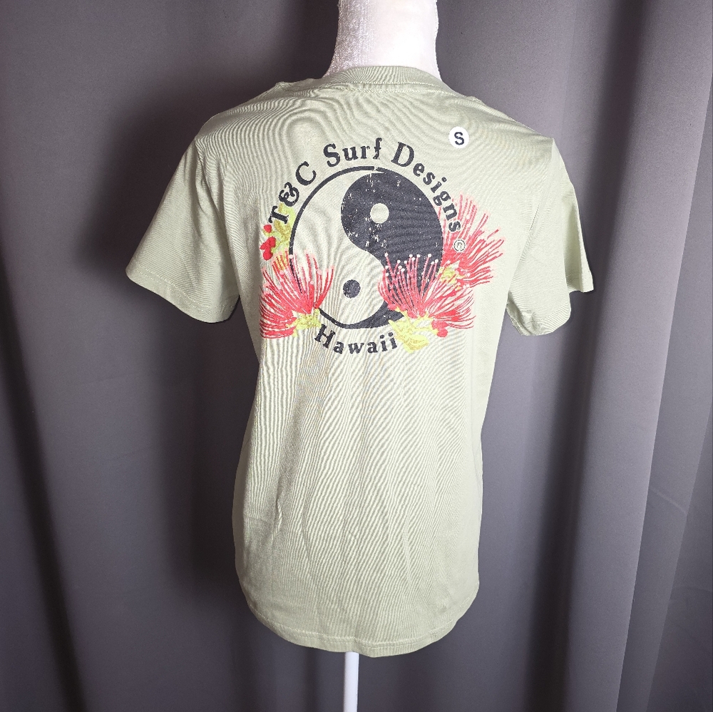 T&C Surf Designs Hawaii Yin Yang Floral Logo T-Shirt Small NWT Sage Green